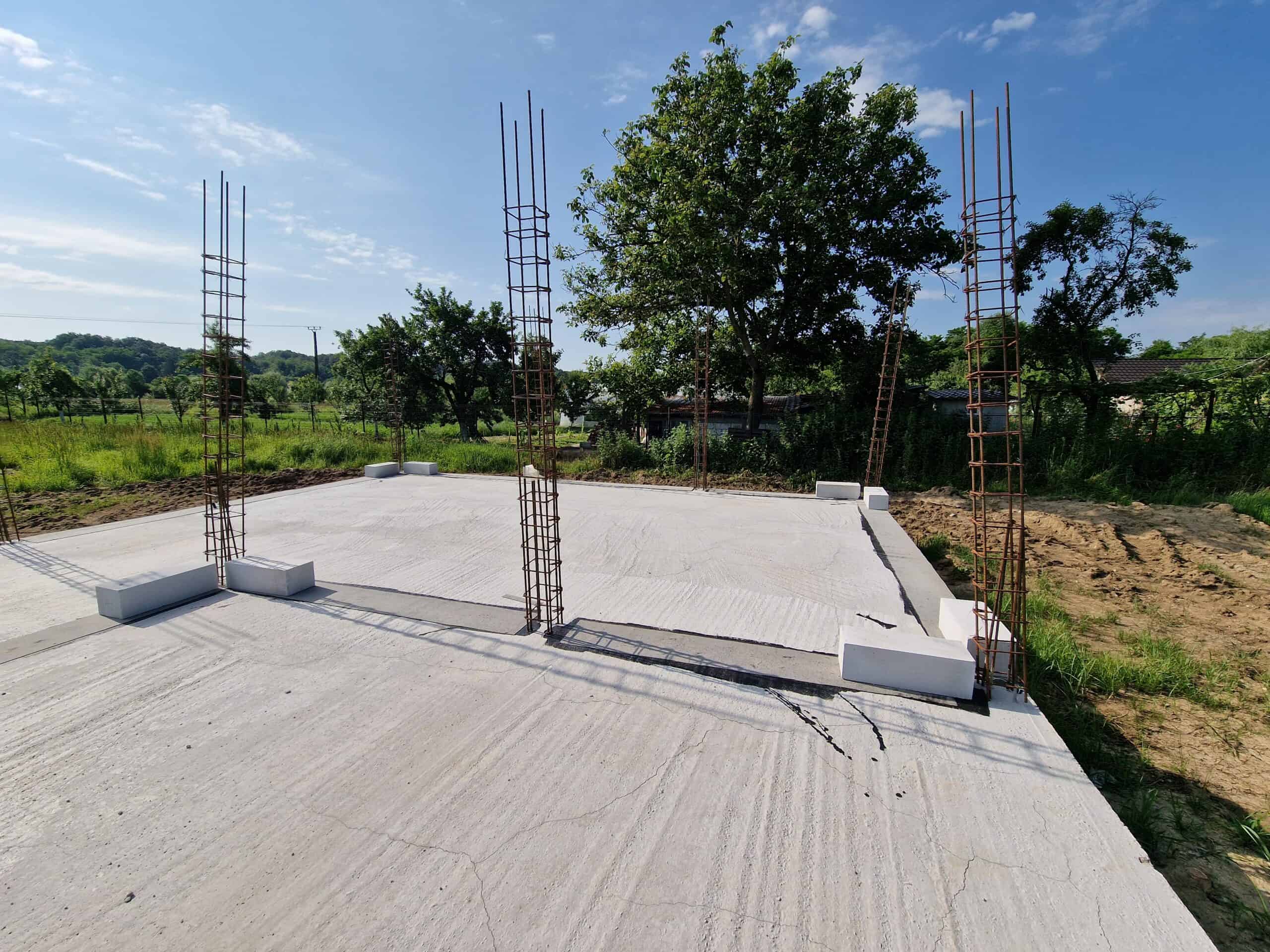 stalpi din beton armat si zidarie bca in constructie