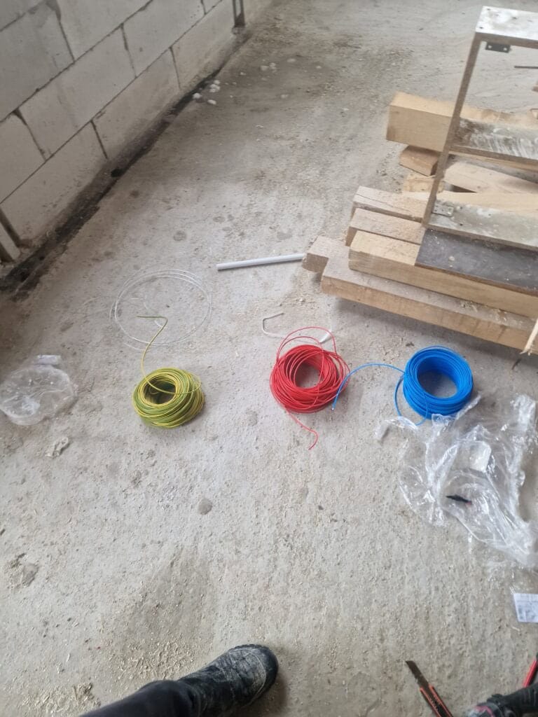 Doze și aparataj pentru instalația electrică a casei