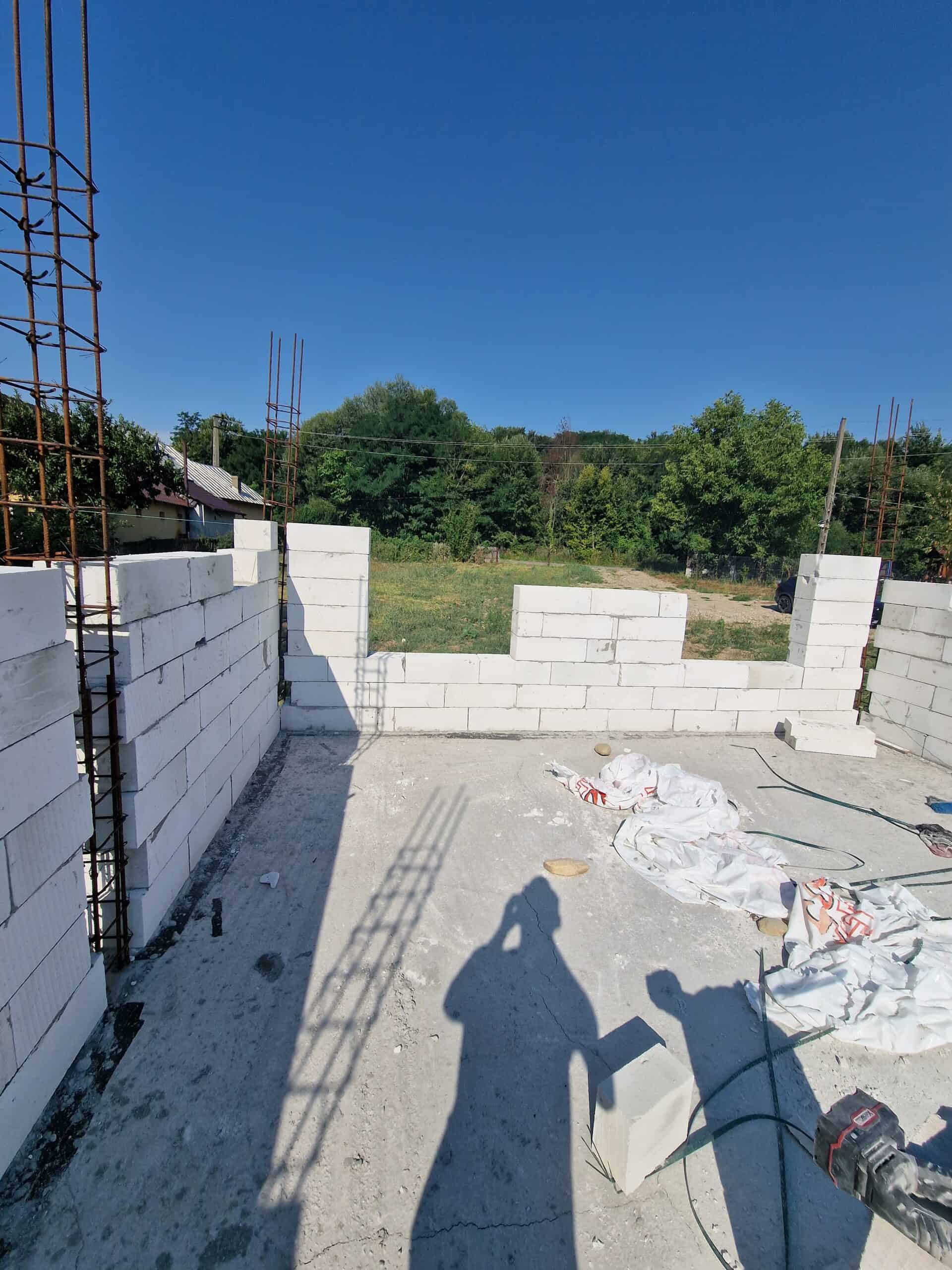 casa din bca in timpul zidariei