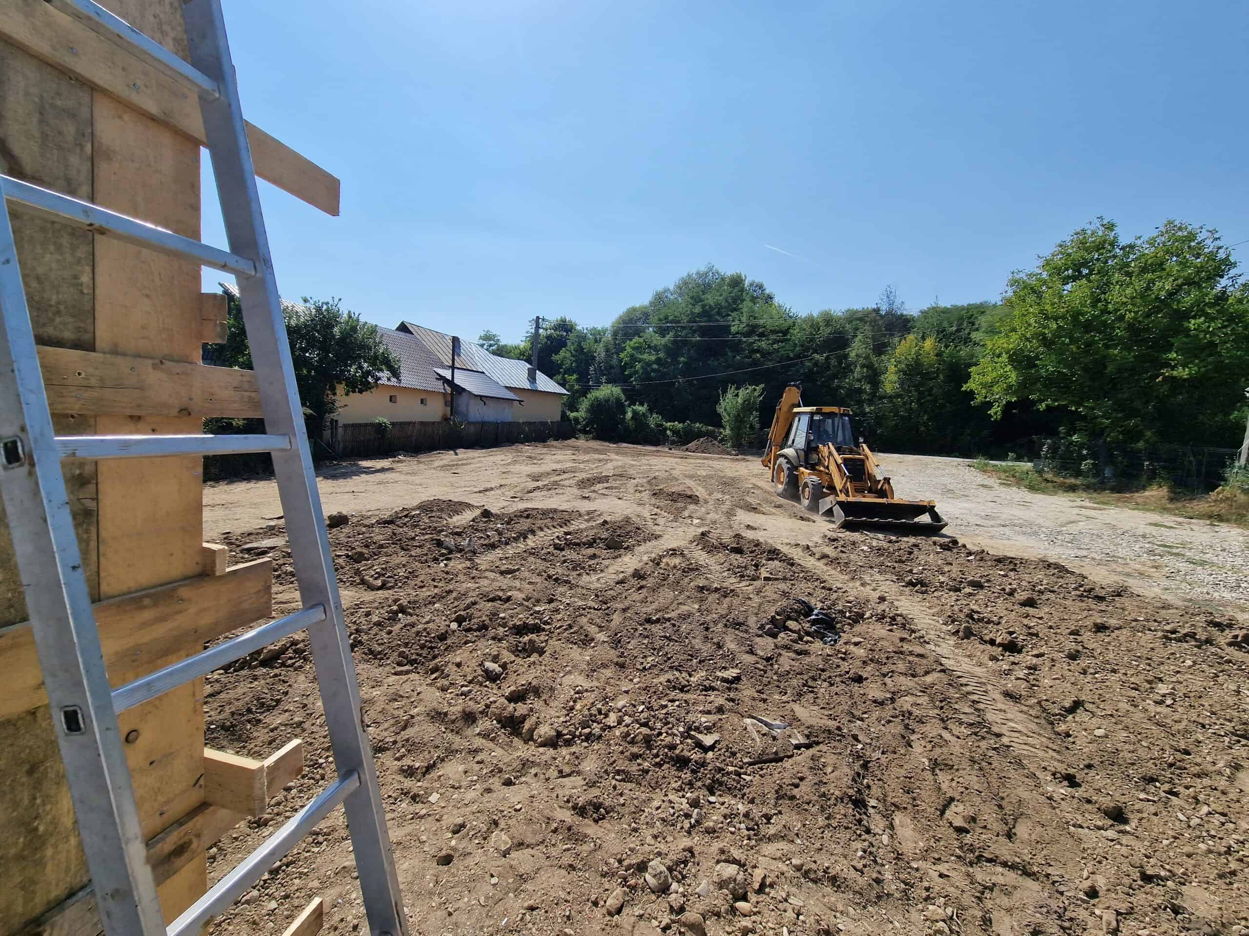 Casa in constructie pe teren la tara