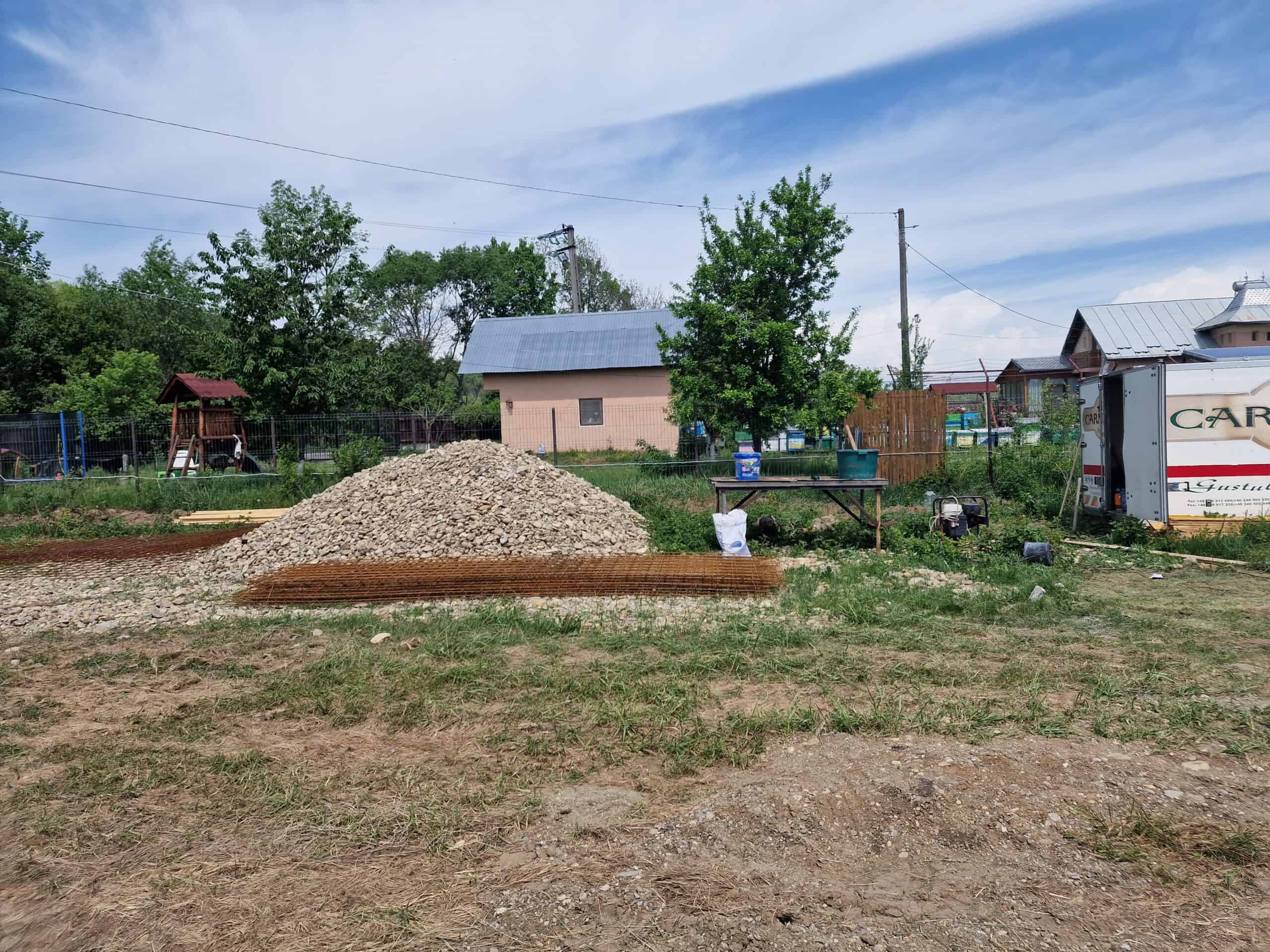 organizare santier cu magazie temporara pentru depozitare si scule